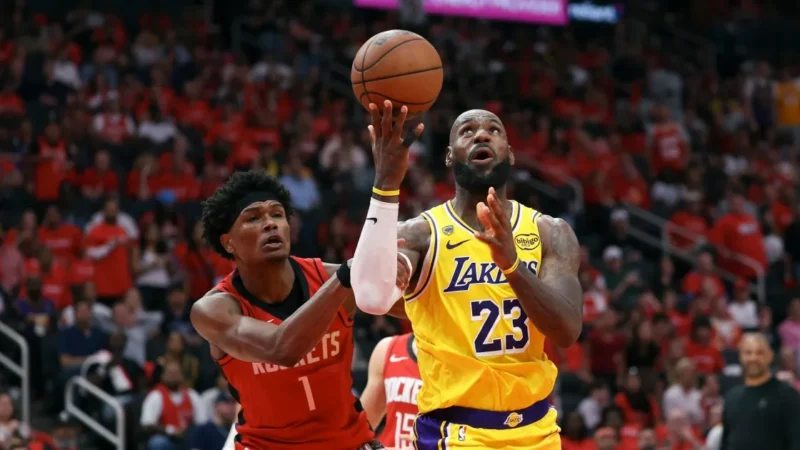Victoire des Lakers contre les Rockets en prolongation et les points marqués par LeBron James