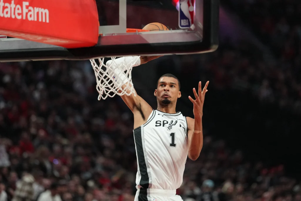 États-Unis: Houston relance la série contre les Lakers, Wembanyama revient avec 7 contres