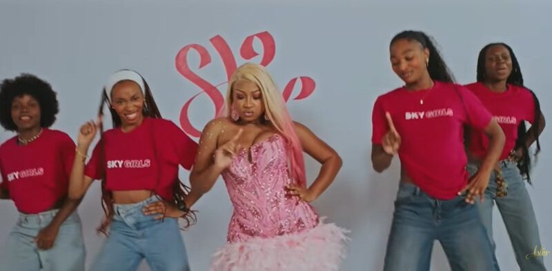 (Vidéo) ASTAR et SKY Girls frappent fort avec « DOU BAYI », une chanson pour inspirer et rassembler les jeunes filles