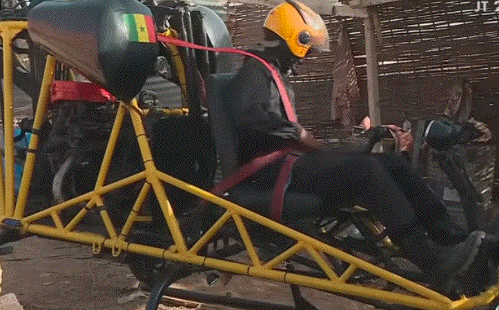 Sénégal : Sans formation, ce maçon construit un hélicoptère capable de voler 2 heures (vidéo)