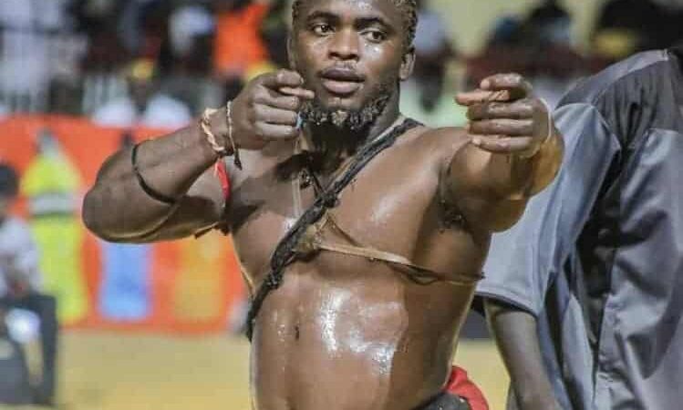 Arène nationale : Petit LO met Bouba KO et s’impose avec autorité