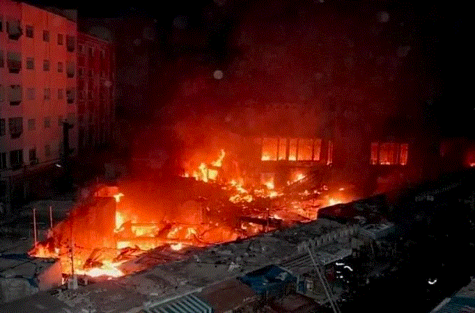 Marché Sandaga : nuit d’incendie et dégâts massifs, un demi-milliard FCFA envolé (vidéo)
