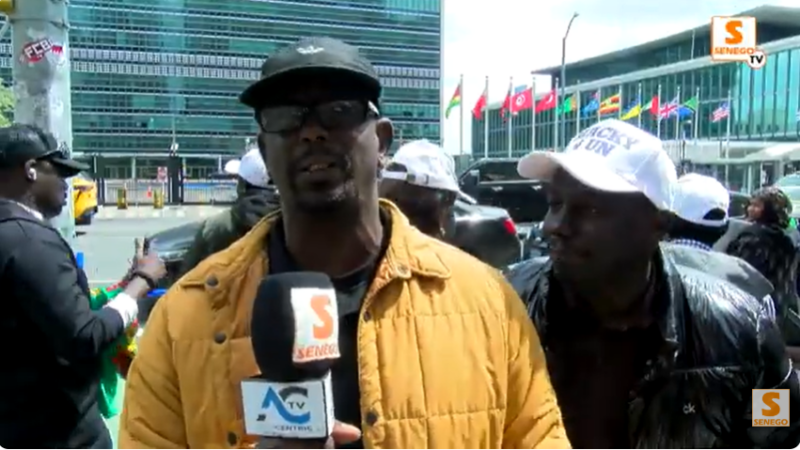 Makhtar, le Kagoulard, soutient Macky Sall devant le siège de l’ONU (Senego TV)