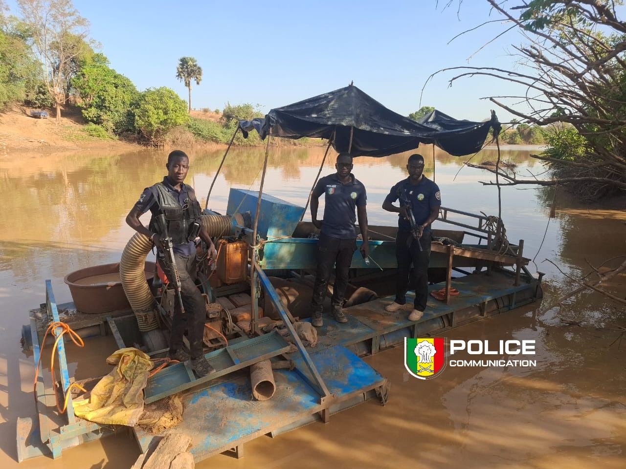 Doguiba – Exploitation minière illégale : Une drague détruite sur les rives de la Falémé