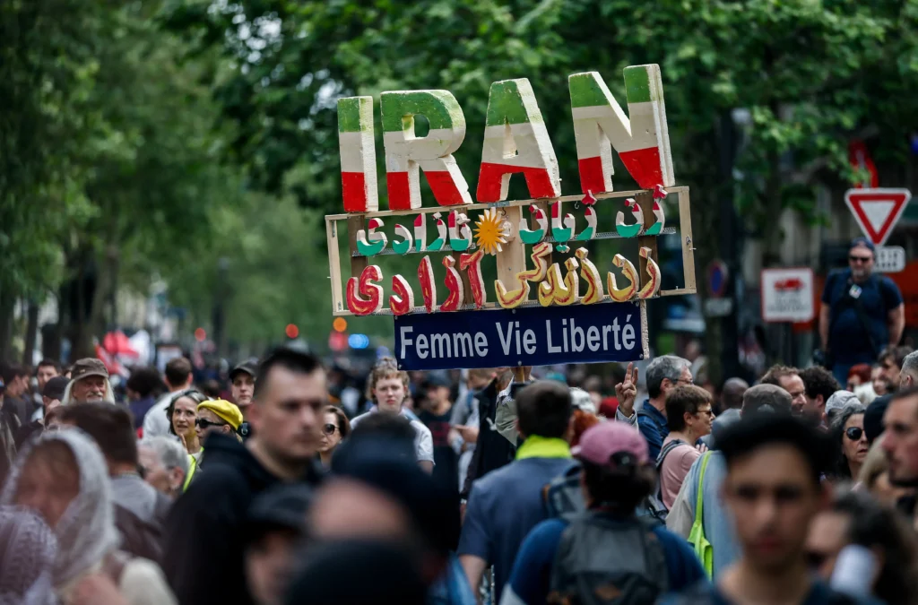Iran : Donald Trump rejette la proposition de paix de Téhéran et le pourcentage qui le désavoue