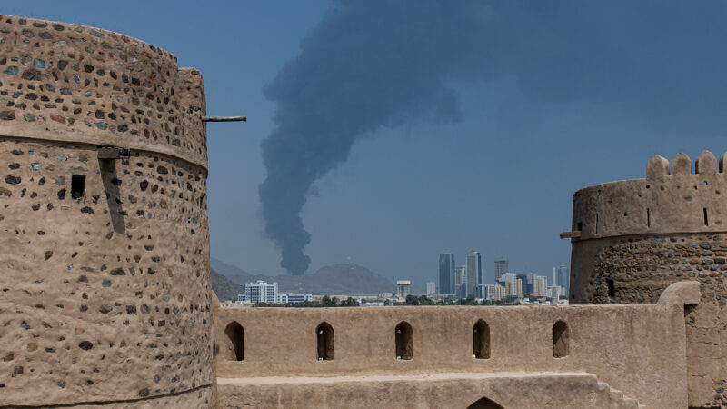 Émirats arabes unis : Donald Trump annonce une escorte navale, Fujairah touché le même jour