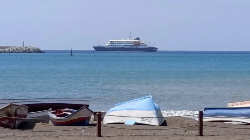 « Nous savons que vous avez peur » : l’OMS suit le paquebot attendu en Espagne
