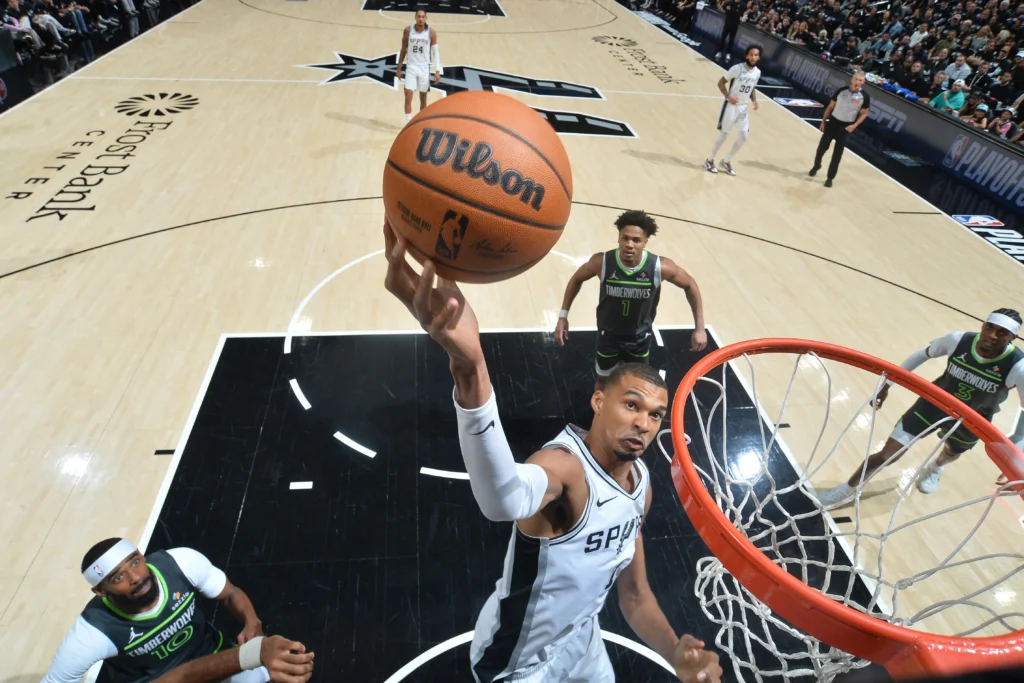 NBA, États-Unis : 38 points d’écart, les Spurs reviennent à hauteur de Minnesota