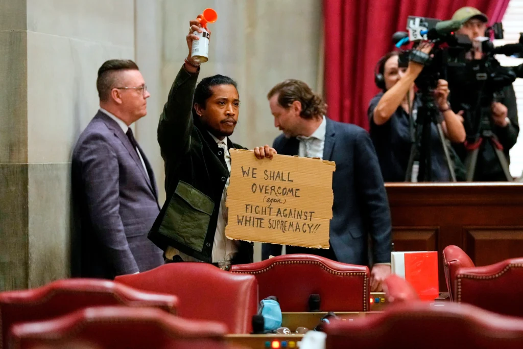 Tennessee : « des outils racistes de suprématie blanche », Justin Pearson vise Donald Trump