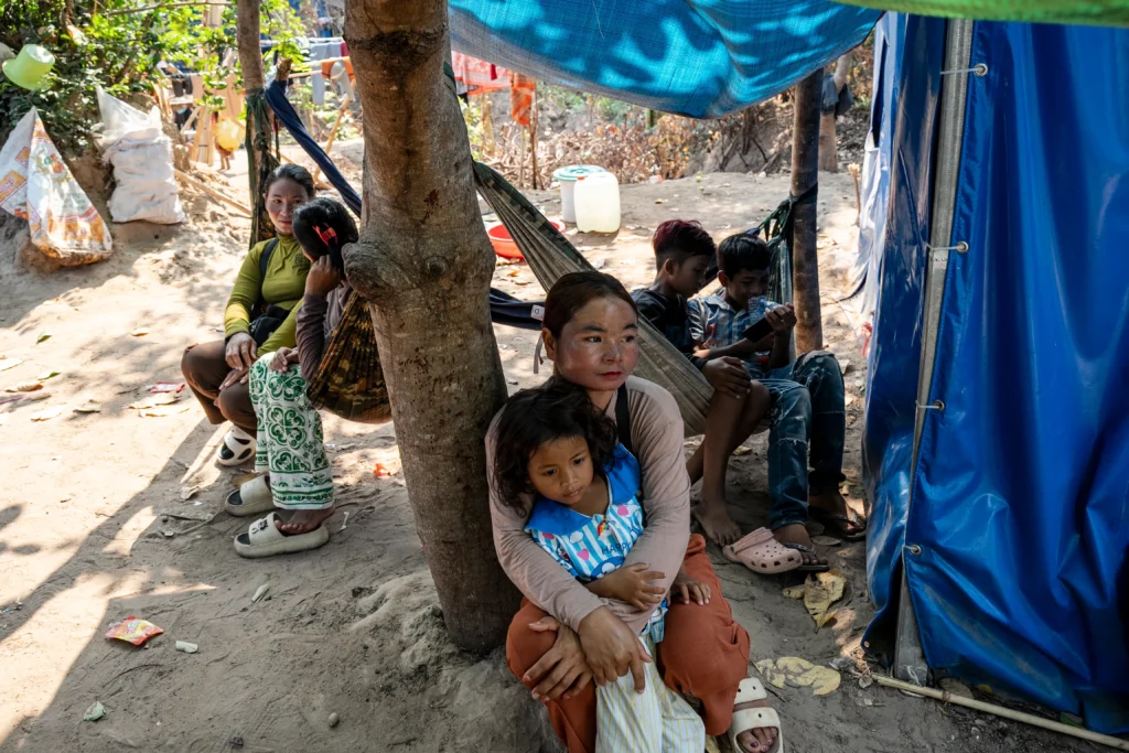 Cessez-le-feu fragile au Cambodge: quand les de9place9s pourront-ils rentrer?