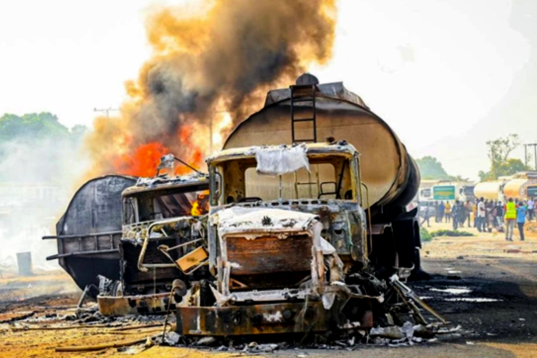 Zambougou : des passagers évacués avant l’incendie de plusieurs bus pour Bamako