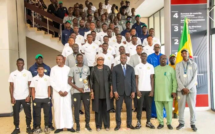 Football : Sacrés au Zimbabwe, les U15 reçus en héros avant le départ des U17 pour le Maroc