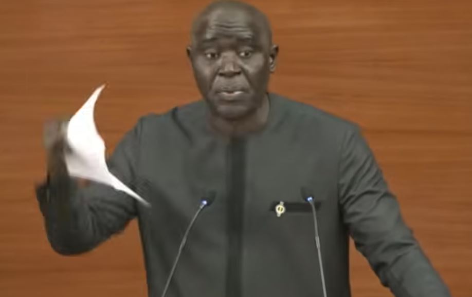 « C’est un faux texte »: Tafsir Thioye provoque la colère de la majorité à l’Assemblée