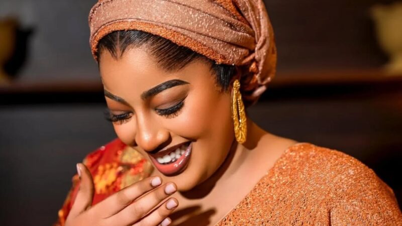 Betty Buchura refait surface à travers de nouveaux clichés… (photos)