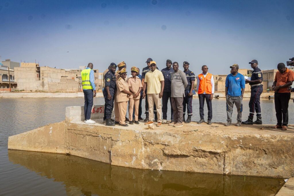 Prévention des inondations : le ministre Cheikh Tidiane Dièye en visite de terrain à Keur Massar et dans la banlieue dakaroise