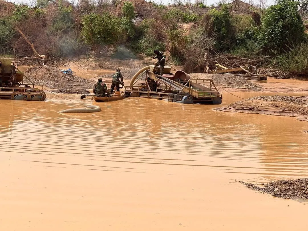 Démantèlement d’un site d’orpaillage clandestin à Bakel : 05 dragues détruites