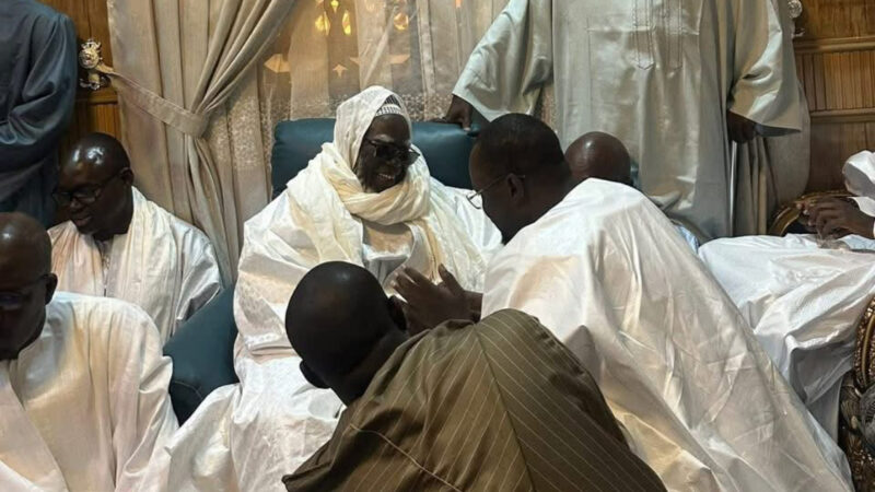 Touba : Ousmane Sonko et sa délégation chez Serigne Mountakha Mbacké (Photos)