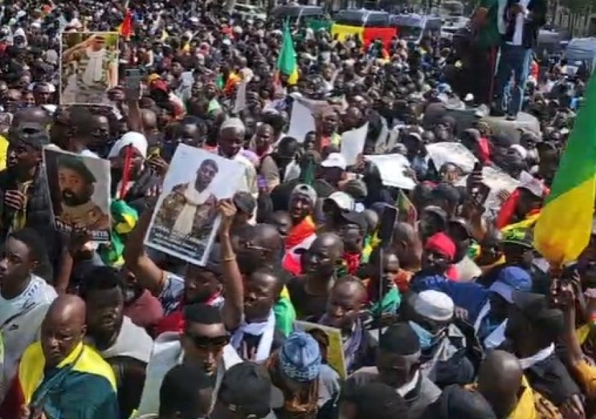 Un rassemblement à Paris en soutien au Mali