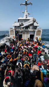 Saint-Louis: la Marine nationale secoure 429 migrants irréguliers en mer