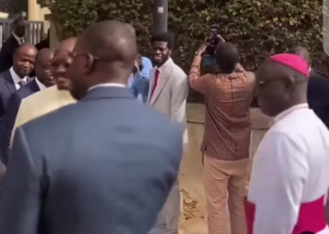 Ousmane sonko chez l’archevêque de Dakar, à quelques jours du pèlerinage de Popenguine…(Vidéo)