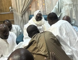 O.Sonko à Serigne Mountakha: « Serigne cheikh avait réuni toute sa famille pour leur dire : Désormais, c’est Ousmane…»