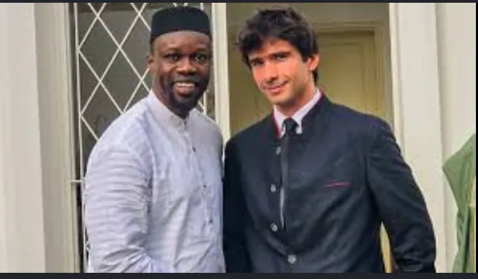 Juan Branco réagit au limogeage de Sonko et réclame des révélations sur l’accession au pouvoir