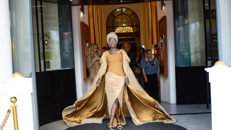 Festival de Cannes : Coumba Gawlo Seck apparaît en tenue dorée sur le tapis rouge