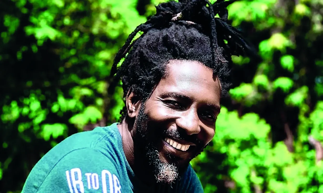 Anaké dévoile la date de sortie de son premier album « Bukut » et le single « Bad Plan »