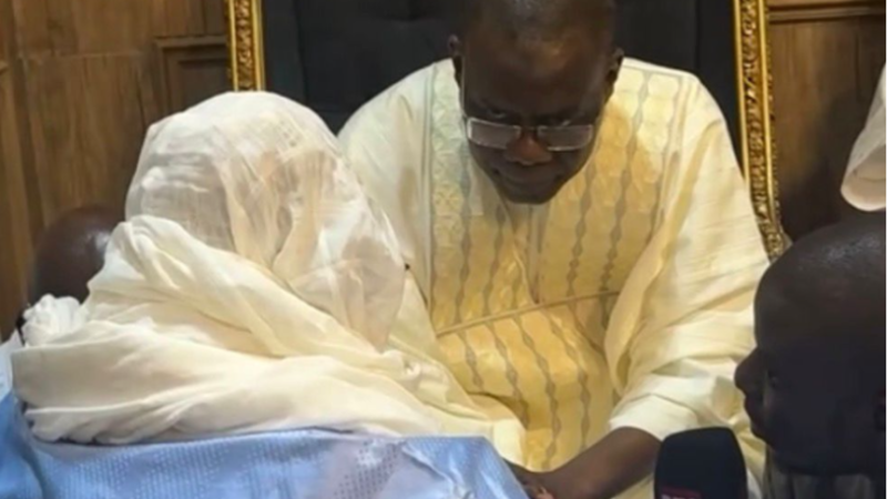 Ahmadou Al Aminou LÔ reçu par Serigne Mountakha Mbacké à Touba