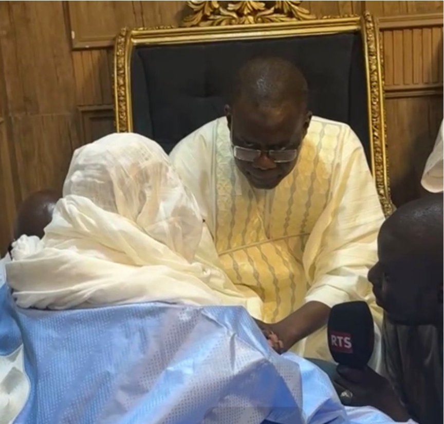 Ahmadou Al Aminou LÔ reçu par Serigne Mountakha Mbacké à Touba