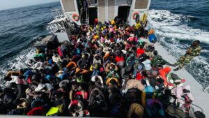 Marine nationale : 409 migrants secourus au large de Saint-Louis, avant leur prise en charge