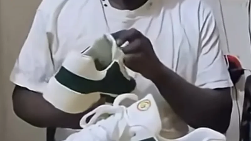 Lions du Sénégal : leurs chaussures au logo de la FSF sont fabriquées au Sénégal