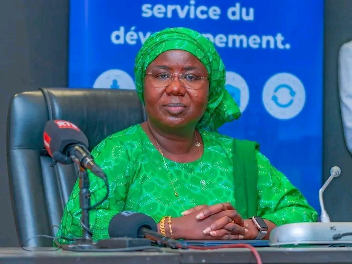 Passation de témoin au ministère des Pêches : Dr F