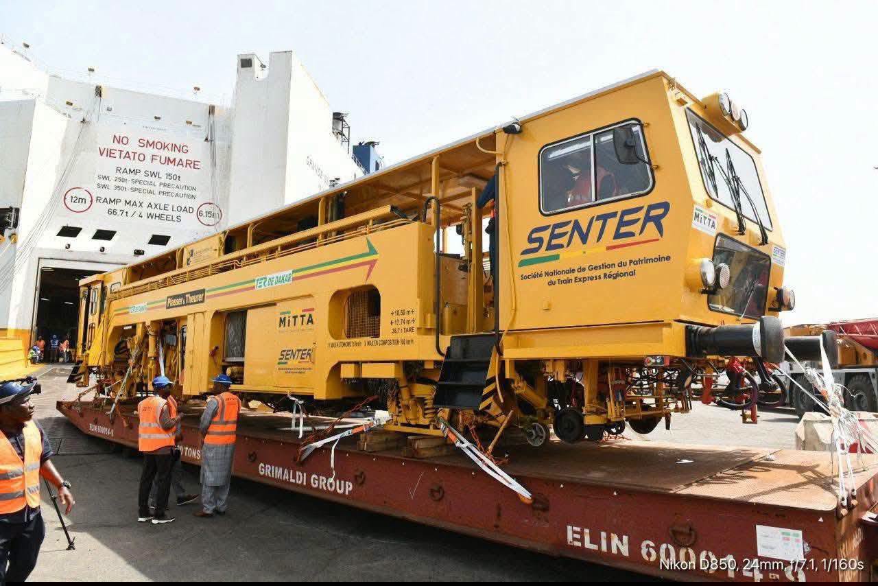 Port de Dakar : Réception officielle d’une bourreuse ferroviaire pour le Train Express Régional (TER)