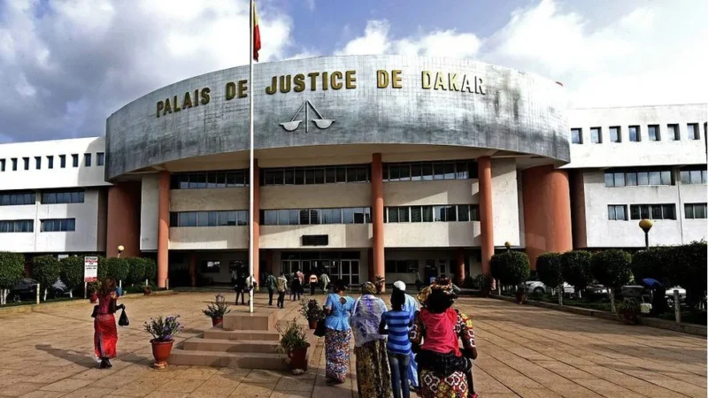 Guédiawaye : Un homme tabasse et séquestre sa mère à cause de sa copine