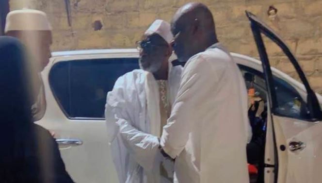 Retour de La Mecque : le Khalife de la famille Omarienne au domicile d’Abass Fall(photos)