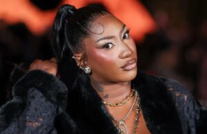 Aya Nakamura au cœur d’un litige à plusieurs millions d’euros avec…