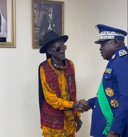 Diomaye élève Cheikh Lô au rang de Grand Chancelier de l’Ordre national du Lion