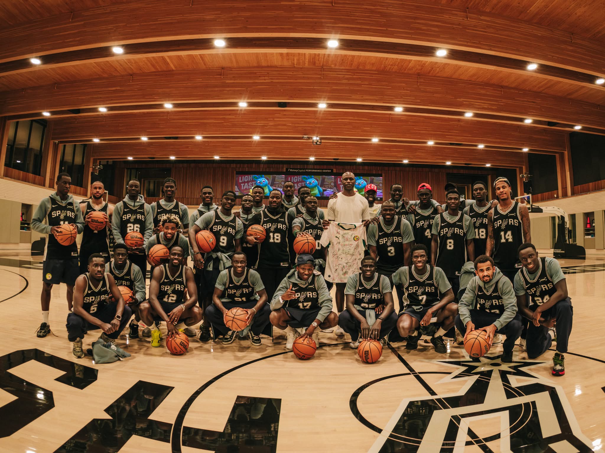 Gorgui Sy Dieng ouvre les portes de The Rock aux Lions du Sénégal