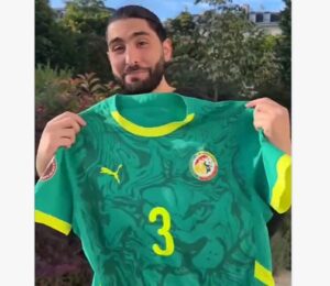 (Vidéo) Kalidou Koulibaly offre son maillot à Lyèce Mouri, emprisonné au Maroc pour avoir soutenu le Sénégal