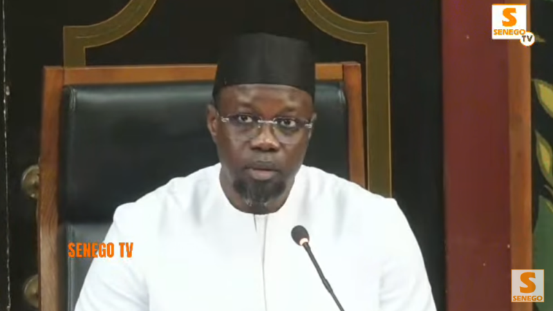 Sonko annonce qu’il saisira Diomaye « immédiatement » après l’adoption, Abdou Mbow évacué de l’hémicycle