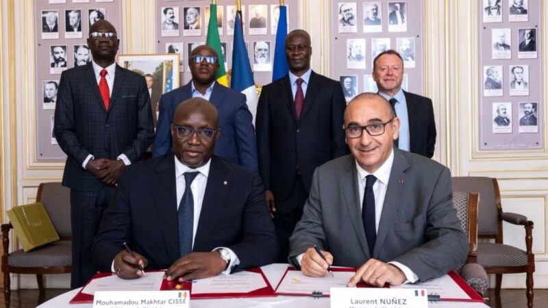Administration territoriale : Cissé et Nuñez signent un arrangement administratif à Paris avant les JOJ Dakar 2026
