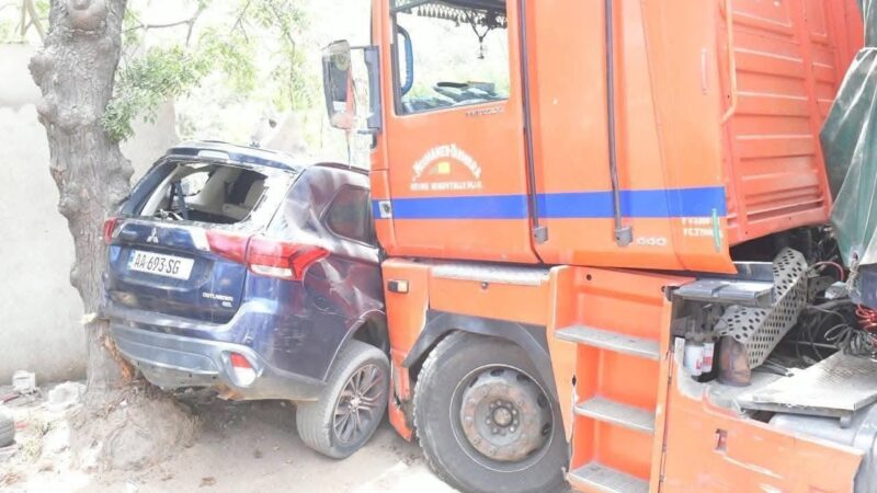Hann : un camion percute le mur du parc zoologique et provoque un accident en chaîne, la circulation perturbée