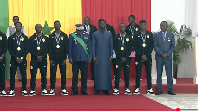 Médaille Gaïndé de la performance : Diomaye Faye décore les U17 et U15 champions d&rsquo;Afrique