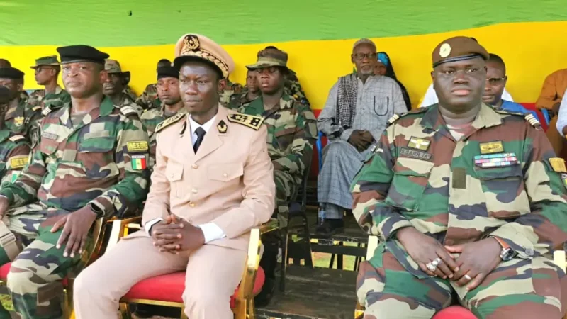 Kédougou : 350 militaires renforcent la sécurité à la frontière sénégalo-guinéenne et distribuent des vivres
