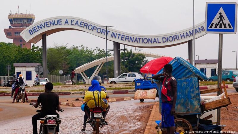 Nouvelle attaque djihadiste à l&rsquo;aéroport de Niamey : 11 soldats et 2 civils tués malgré le renforcement sécuritaire