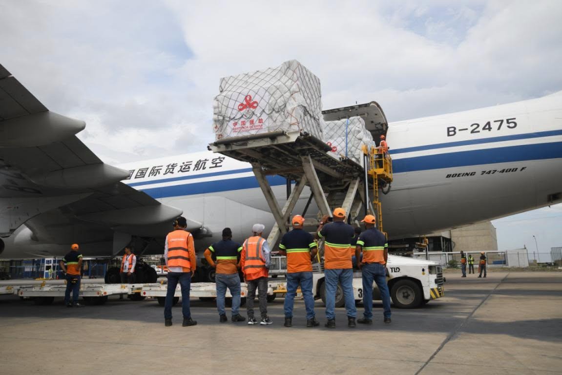 L’entraide par-delà les océans : le premier lot de matériel de secours chinois pour le Venezuela est arrivé à Caracas