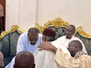 Touba : Ousmane Sonko présente ses condoléances à la famille de Serigne Moustapha Mbacké Khassida