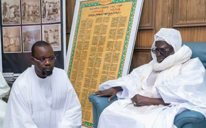 Fin de tournée à Touba : Ousmane Sonko magnifie le rôle des autorités religieuses pour la paix au Sénégal