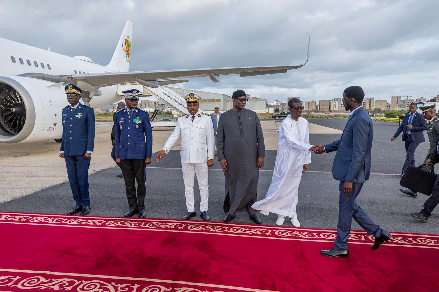 Le président quitte Dakar pour Bamako, suite à l&rsquo;invitation du Général Assimi Goïta (photos)